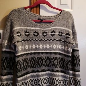 Black and gray American Eagle sweater